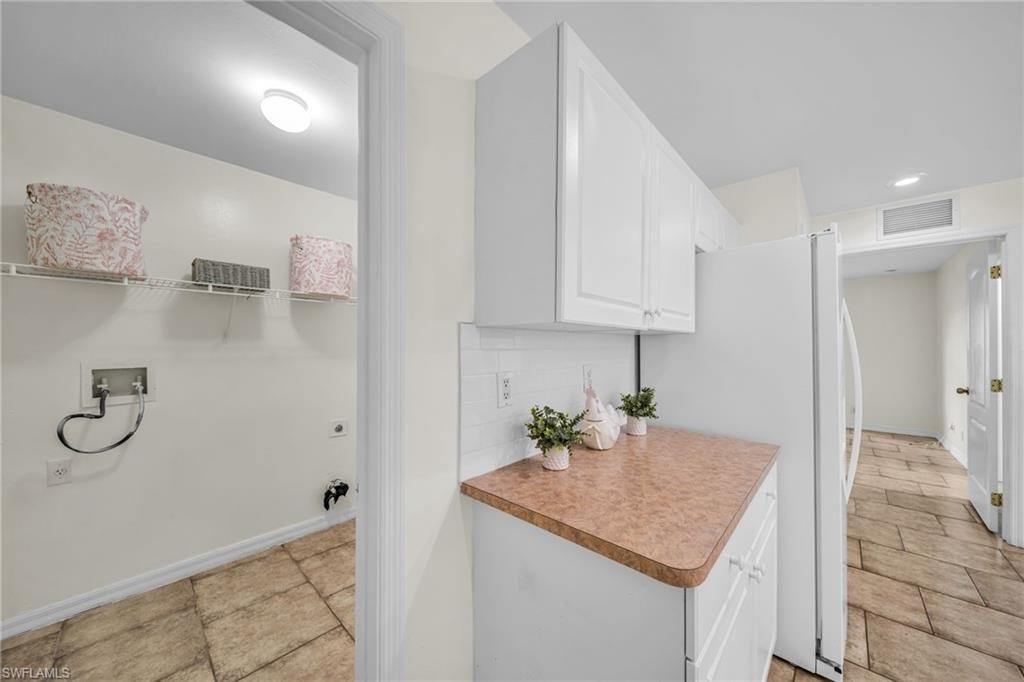 Image 14 of property listing at 2724 SW 2nd AVE, Cape Coral, FL 33914