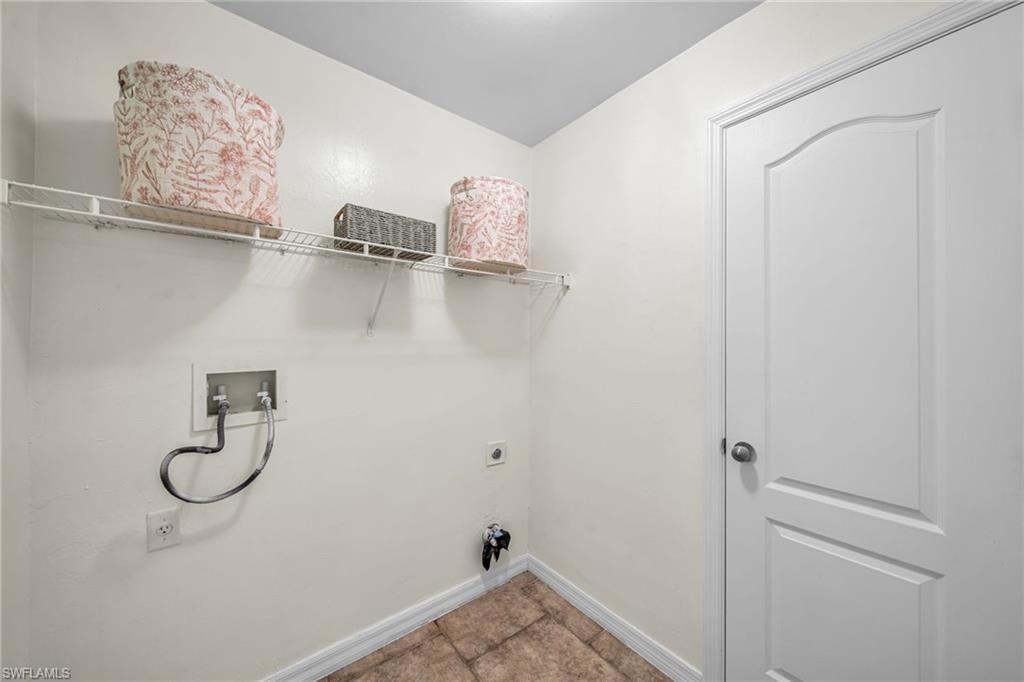 Image 15 of property listing at 2724 SW 2nd AVE, Cape Coral, FL 33914