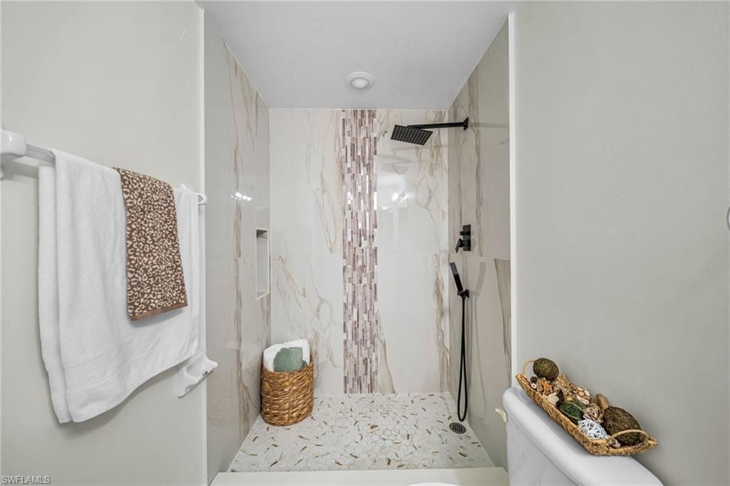 Image 21 of property listing at 2724 SW 2nd AVE, Cape Coral, FL 33914