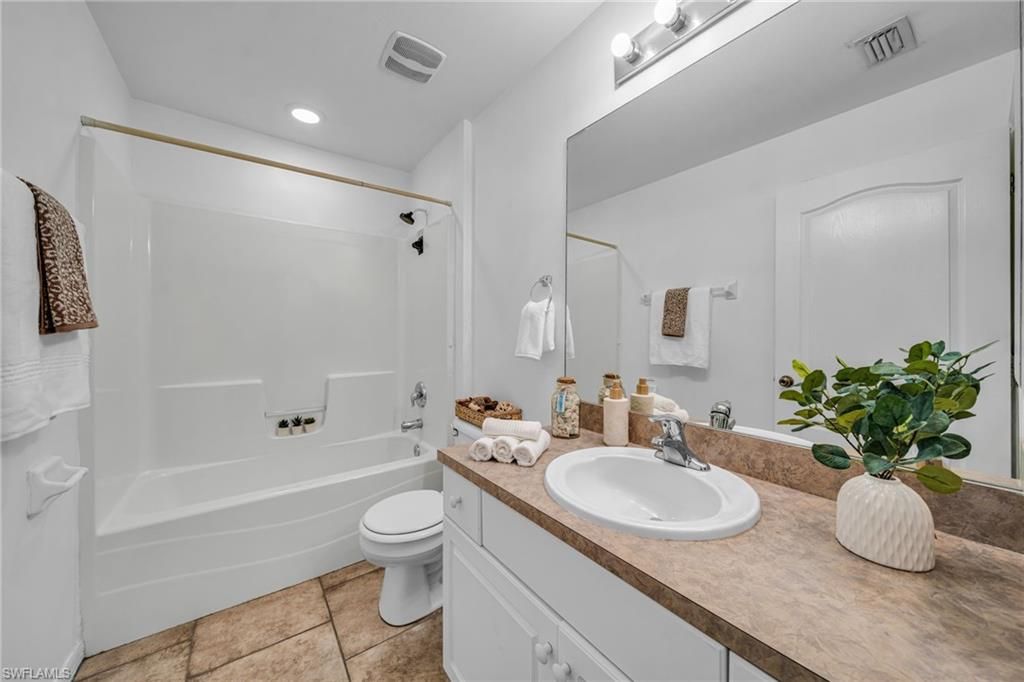 Image 24 of property listing at 2724 SW 2nd AVE, Cape Coral, FL 33914
