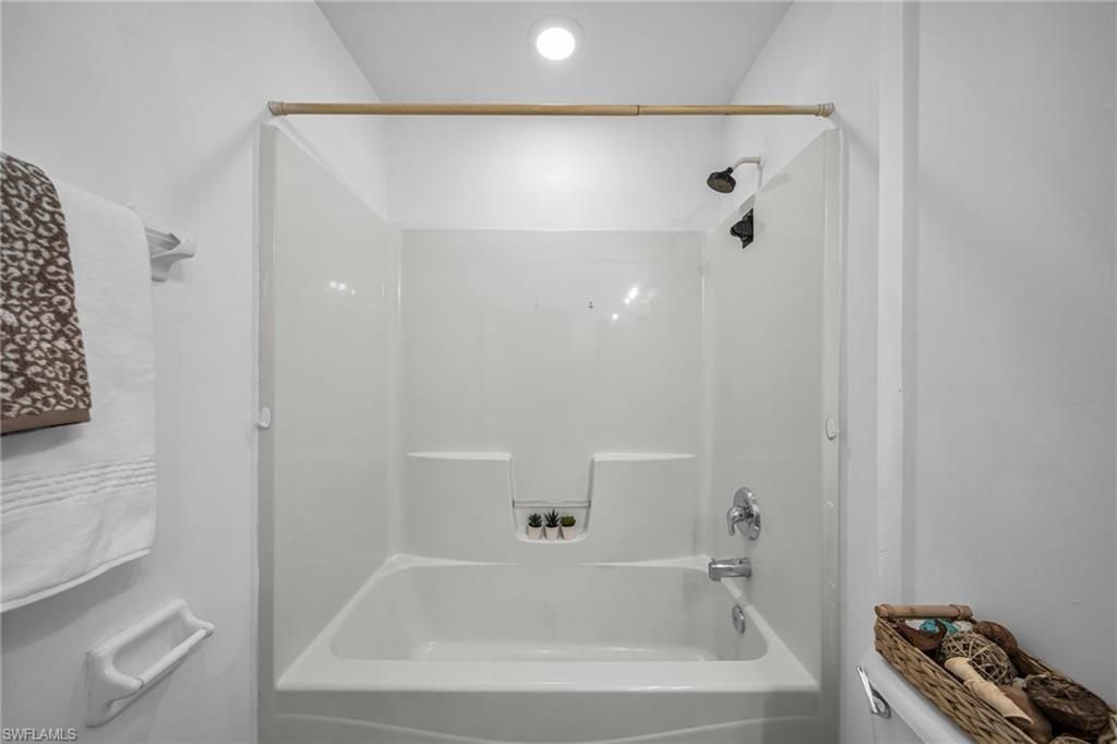 Image 25 of property listing at 2724 SW 2nd AVE, Cape Coral, FL 33914