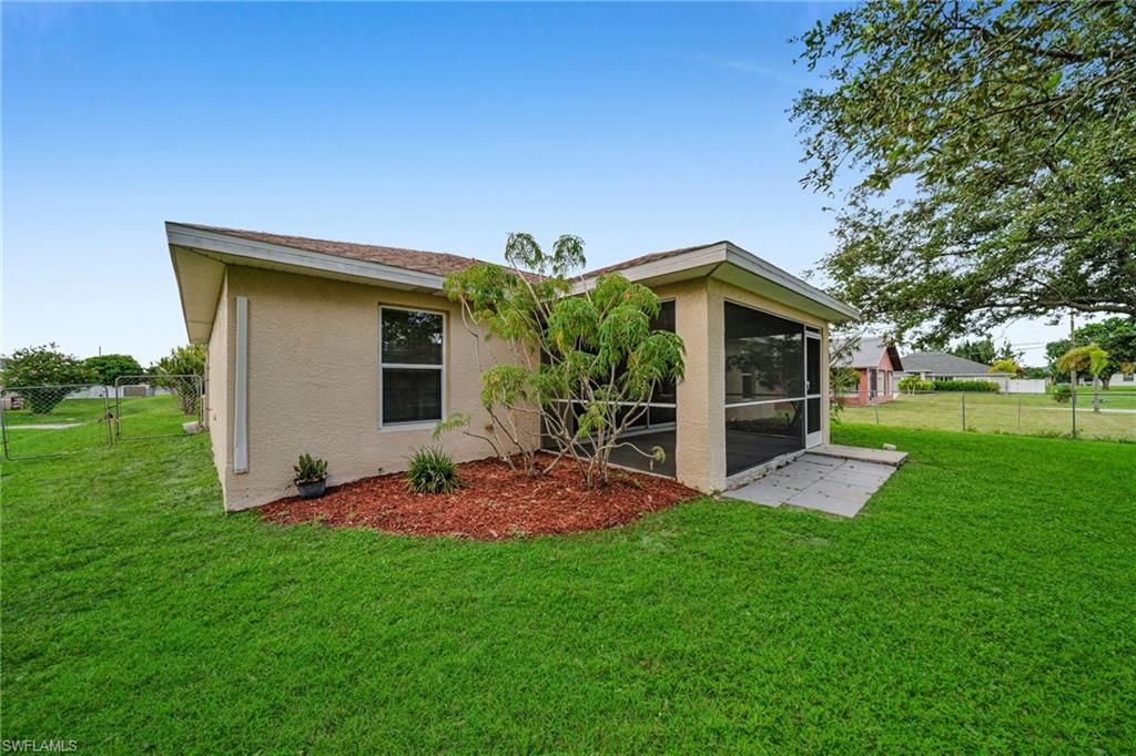 Image 32 of property listing at 2724 SW 2nd AVE, Cape Coral, FL 33914