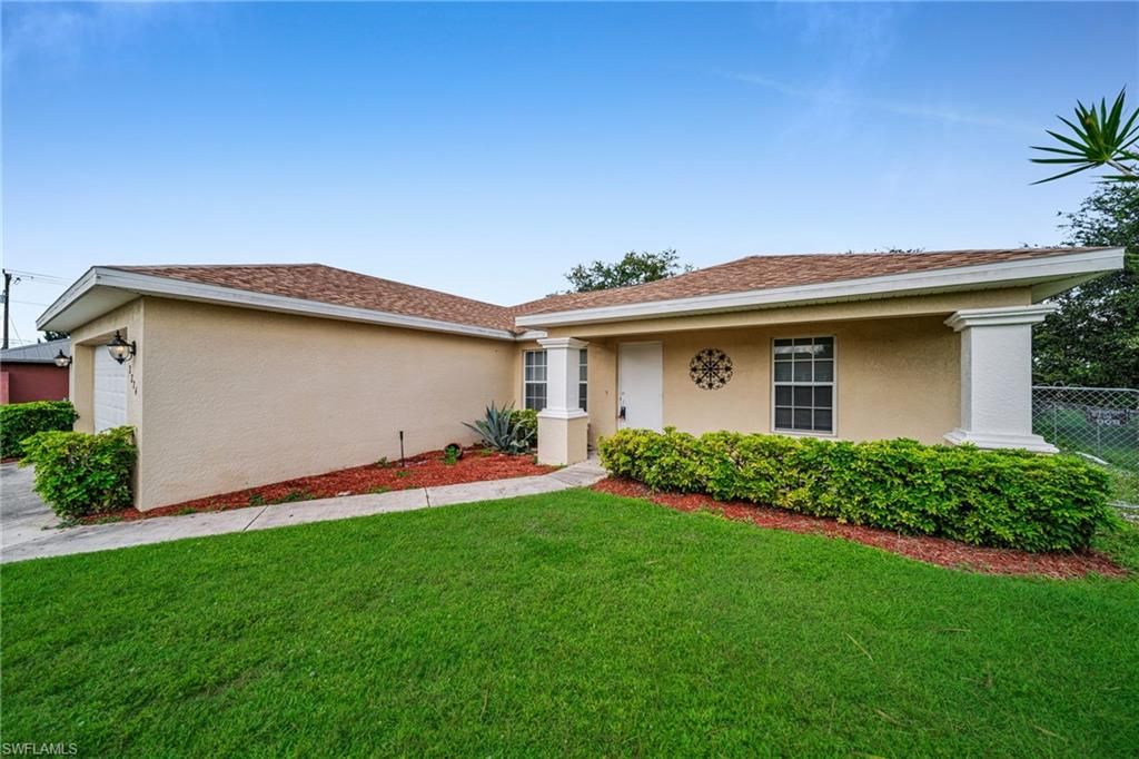 Image 4 of property listing at 2724 SW 2nd AVE, Cape Coral, FL 33914