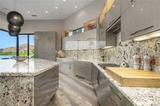 49967 Ridge View Way, Palm Desert, CA 92260