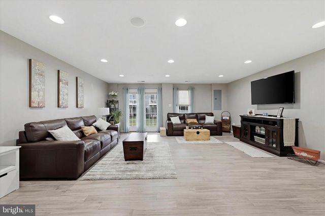 105 TROUT LILY DR, Lake Frederick, VA 22630