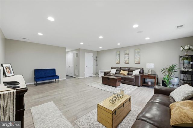 105 TROUT LILY DR, Lake Frederick, VA 22630