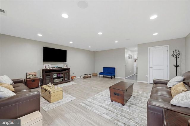 105 TROUT LILY DR, Lake Frederick, VA 22630