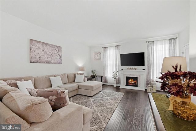 105 TROUT LILY DR, Lake Frederick, VA 22630