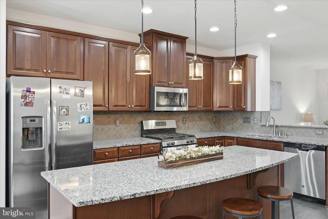 105 TROUT LILY DR, Lake Frederick, VA 22630