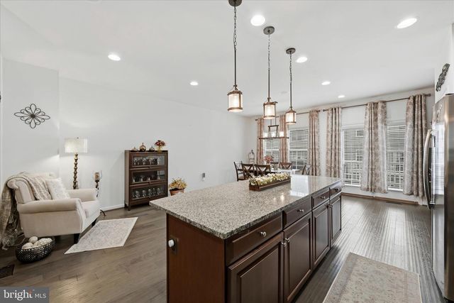105 TROUT LILY DR, Lake Frederick, VA 22630