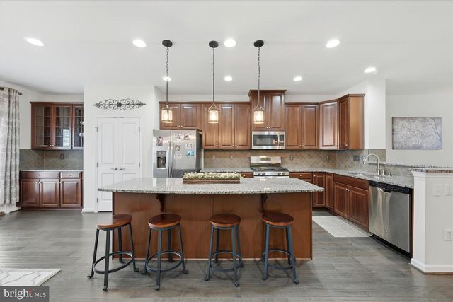 105 TROUT LILY DR, Lake Frederick, VA 22630