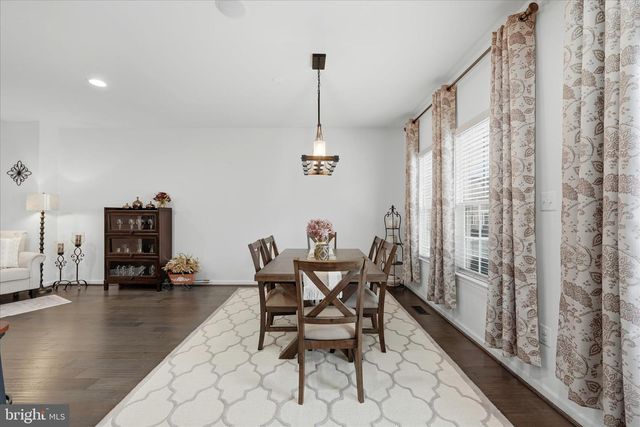 105 TROUT LILY DR, Lake Frederick, VA 22630