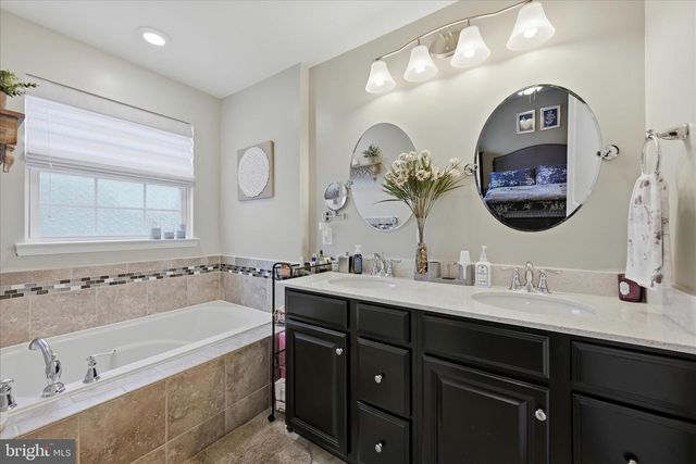 105 TROUT LILY DR, Lake Frederick, VA 22630