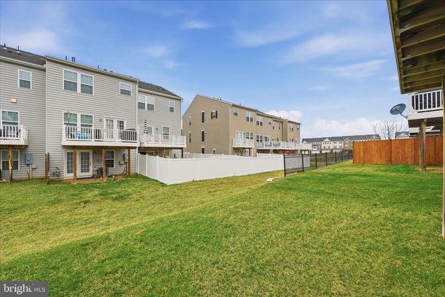 105 TROUT LILY DR, Lake Frederick, VA 22630
