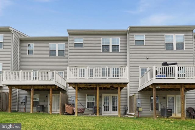 105 TROUT LILY DR, Lake Frederick, VA 22630