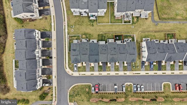 105 TROUT LILY DR, Lake Frederick, VA 22630