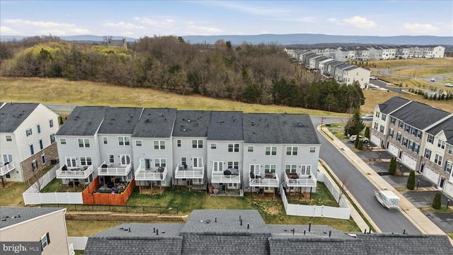 105 TROUT LILY DR, Lake Frederick, VA 22630