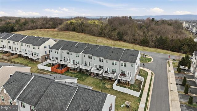 105 TROUT LILY DR, Lake Frederick, VA 22630