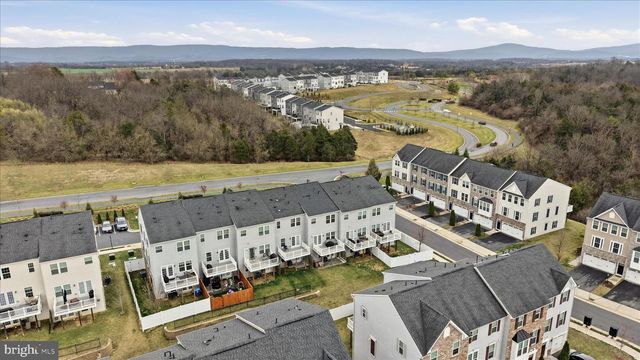 105 TROUT LILY DR, Lake Frederick, VA 22630