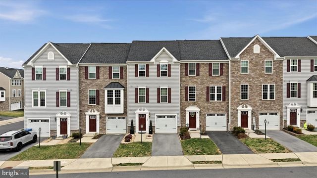 105 TROUT LILY DR, Lake Frederick, VA 22630