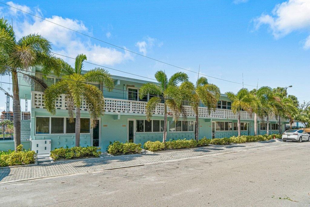 65 SE Spanish Trail 2020, Boca Raton, FL 33432