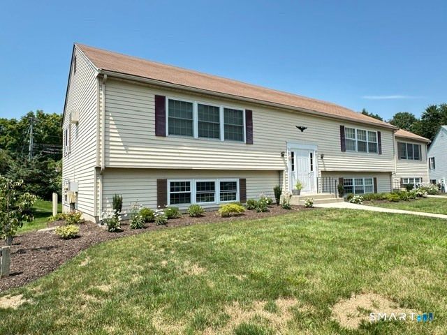 92 Founders Village 92, Clinton, CT 06413