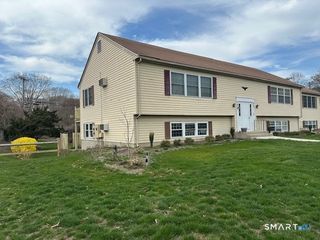 92 Founders Village 92, Clinton, CT 06413