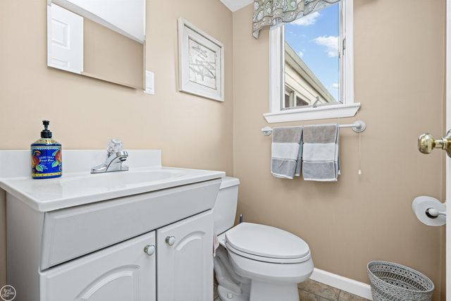 11142 Plumbrook Road, Sterling Heights, MI 48312