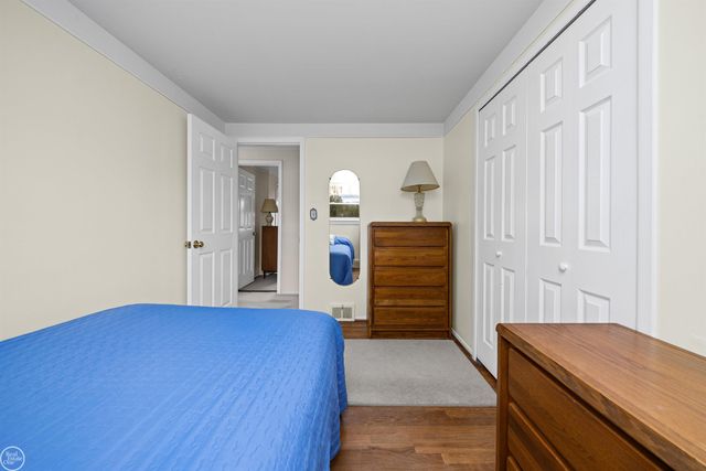 11142 Plumbrook Road, Sterling Heights, MI 48312