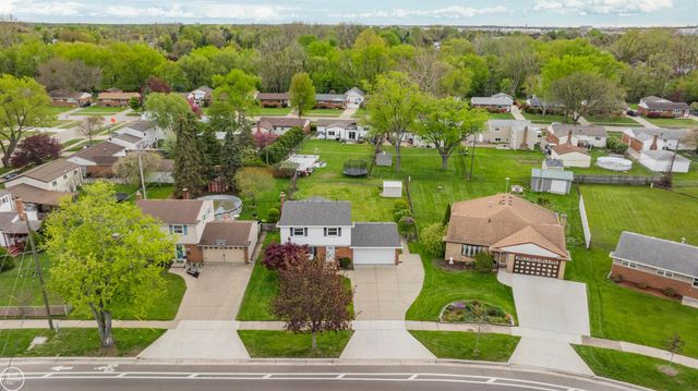11142 Plumbrook Road, Sterling Heights, MI 48312