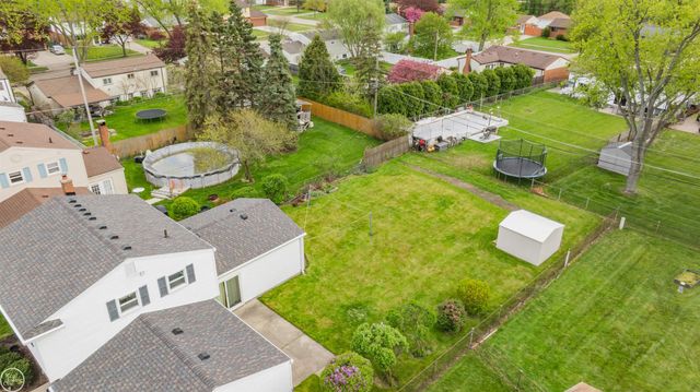 11142 Plumbrook Road, Sterling Heights, MI 48312
