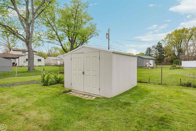 11142 Plumbrook Road, Sterling Heights, MI 48312
