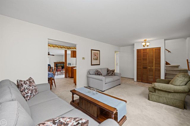 11142 Plumbrook Road, Sterling Heights, MI 48312