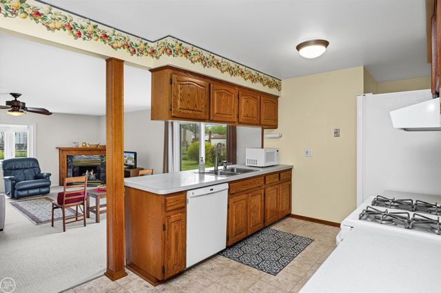 11142 Plumbrook Road, Sterling Heights, MI 48312