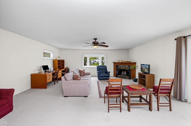11142 Plumbrook Road, Sterling Heights, MI 48312