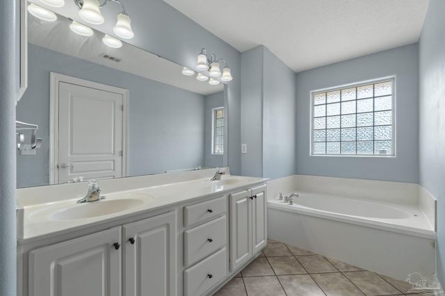 1522 Brigaten Ct, Gulf Breeze, FL 32563