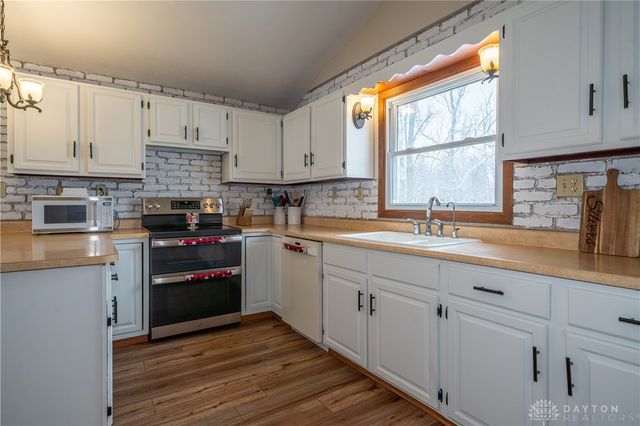 9901 Ballentine Pike, New Carlisle, OH 45344