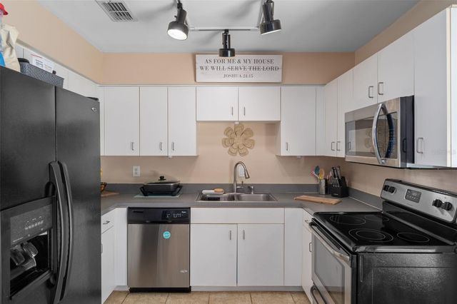 6944 BUHRLEY TERRACE N, St Petersburg, FL 33709