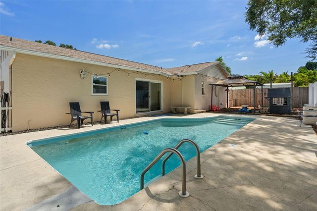 6944 BUHRLEY TERRACE N, St Petersburg, FL 33709