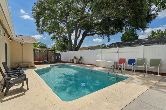 6944 BUHRLEY TERRACE N, St Petersburg, FL 33709