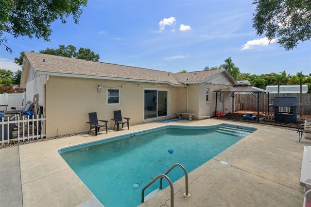 6944 BUHRLEY TERRACE N, St Petersburg, FL 33709