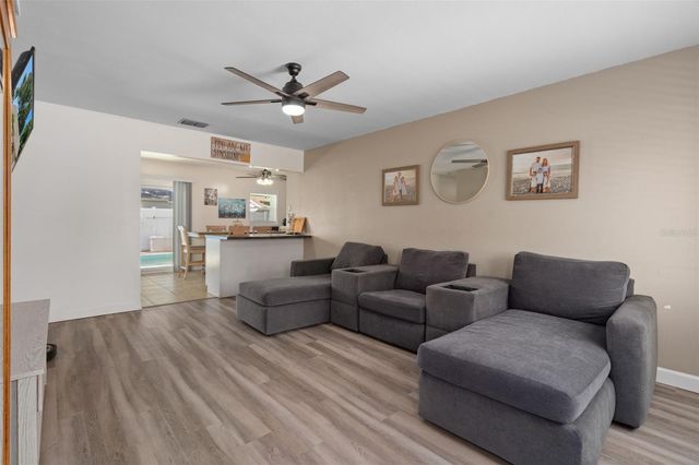 6944 BUHRLEY TERRACE N, St Petersburg, FL 33709