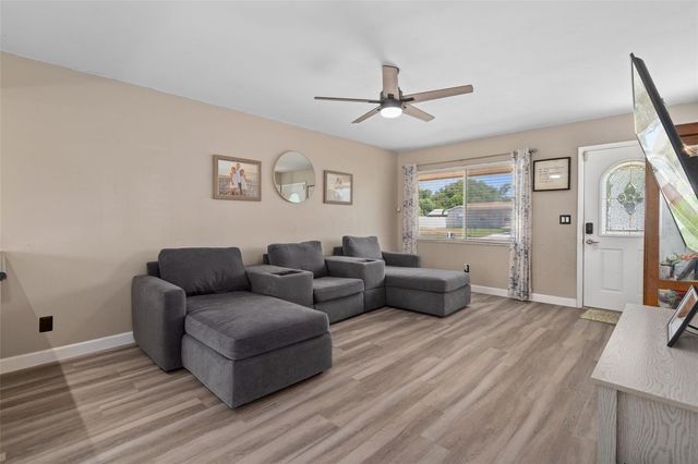 6944 BUHRLEY TERRACE N, St Petersburg, FL 33709