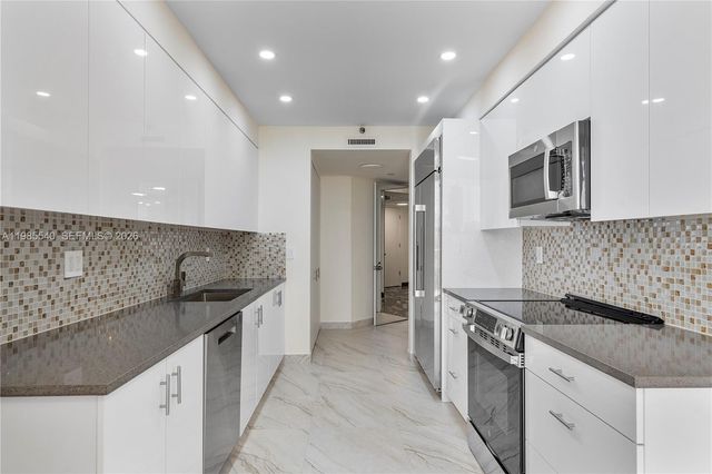 19500 Turnberry Way 15E, Aventura, FL 33180