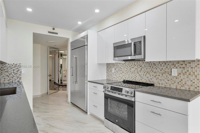 19500 Turnberry Way 15E, Aventura, FL 33180