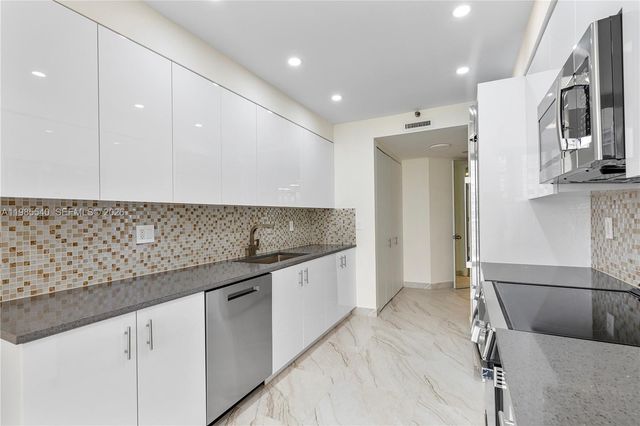 19500 Turnberry Way 15E, Aventura, FL 33180