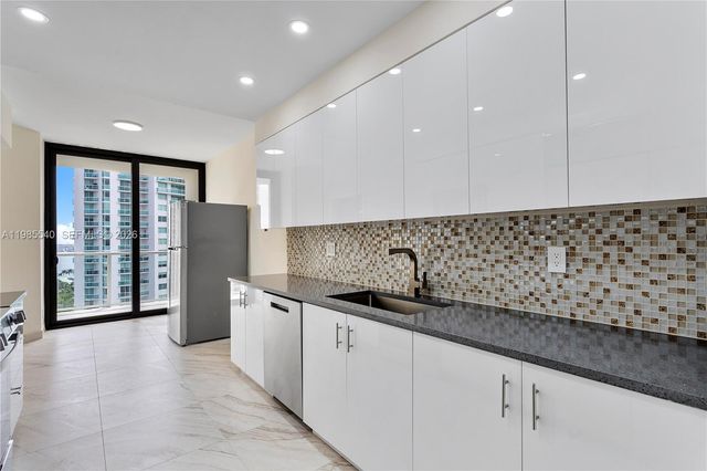 19500 Turnberry Way 15E, Aventura, FL 33180