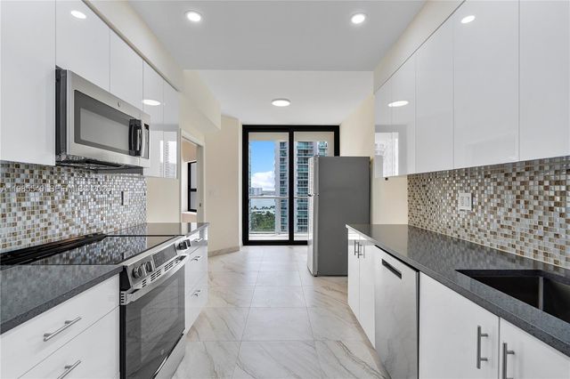 19500 Turnberry Way 15E, Aventura, FL 33180