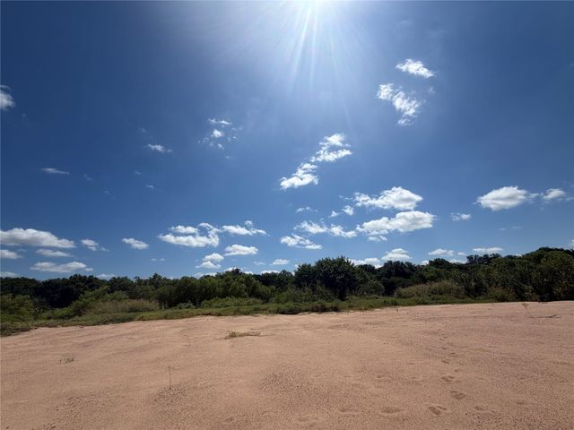 7152 River Oaks DR, Kingsland, TX 78639