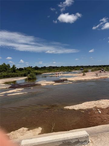 7152 River Oaks DR, Kingsland, TX 78639